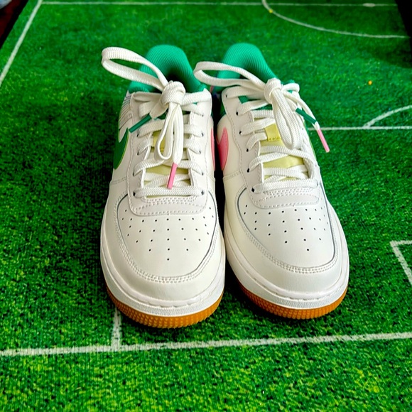 NIKE AIR FORCE 1 LV8 3 - Picture 1 of 4